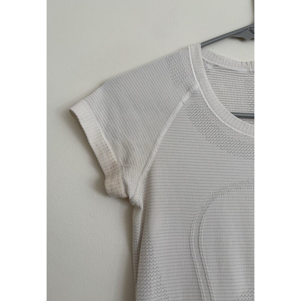 White Women's Lululemon Swiftly Tech Short Sleeve Tee 4 - Picture 4 of 7